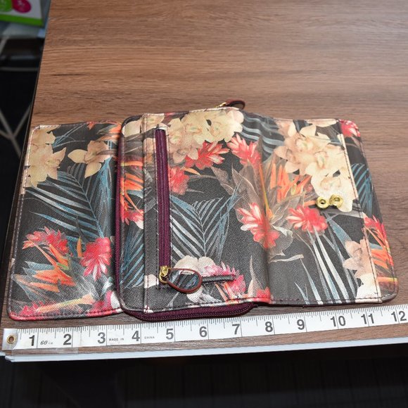 USED Wallet - Picture 13 of 15